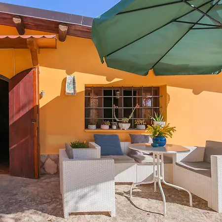 Aspromonte Yellow House