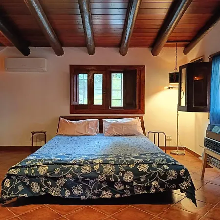Aspromonte Yellow House Bed & Breakfast