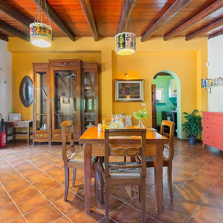 Aspromonte Yellow House Bitonto