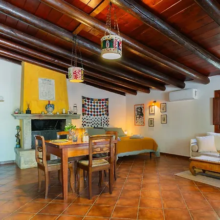 Aspromonte Yellow House Bed & Breakfast