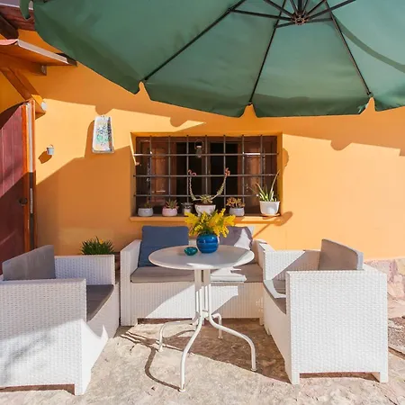 Aspromonte Yellow House Bed & Breakfast